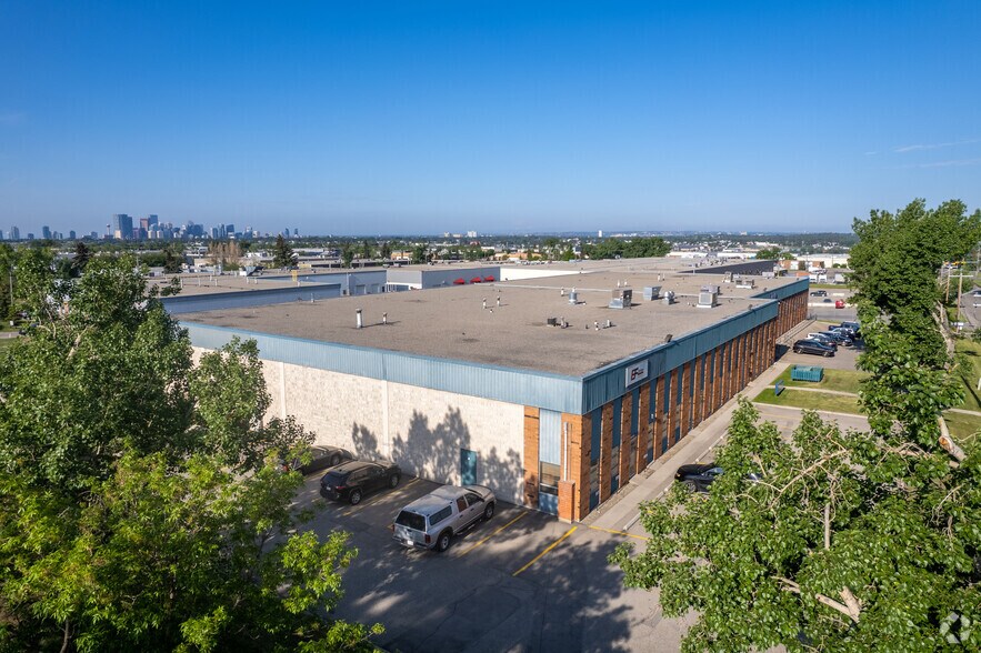 More Photos Of 1423 45th Ave NE, Calgary Warehouse For Lease
