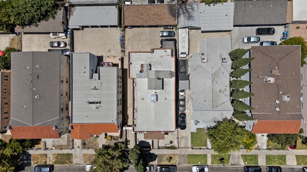 More Photos Of 737 N Ridgewood Pl, Los Angeles Apartments For Sale