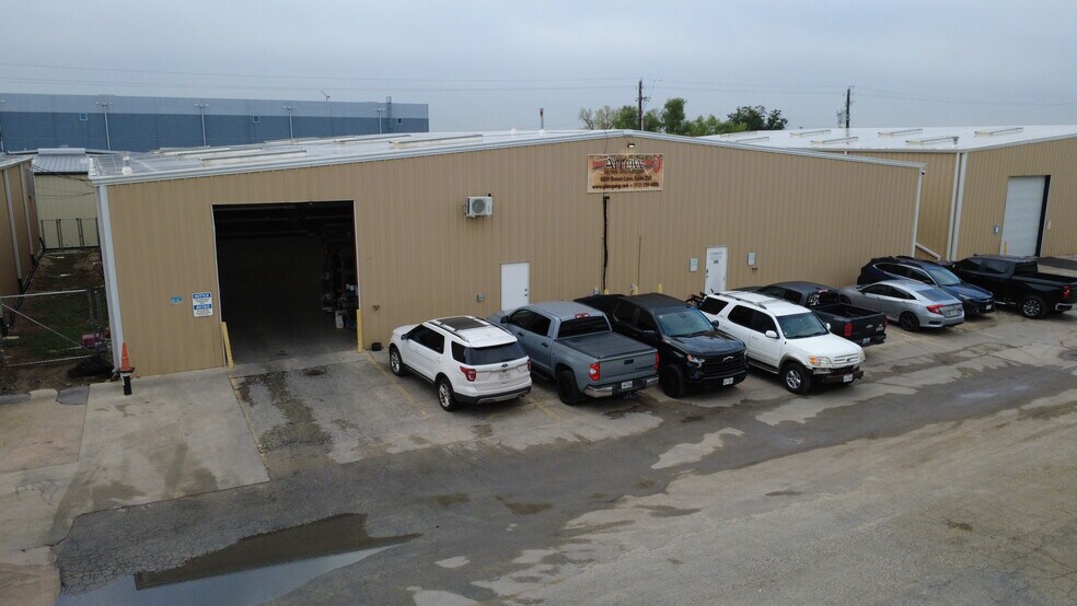 More Photos Of 9201 Brown Ln, Austin Warehouse For Sale