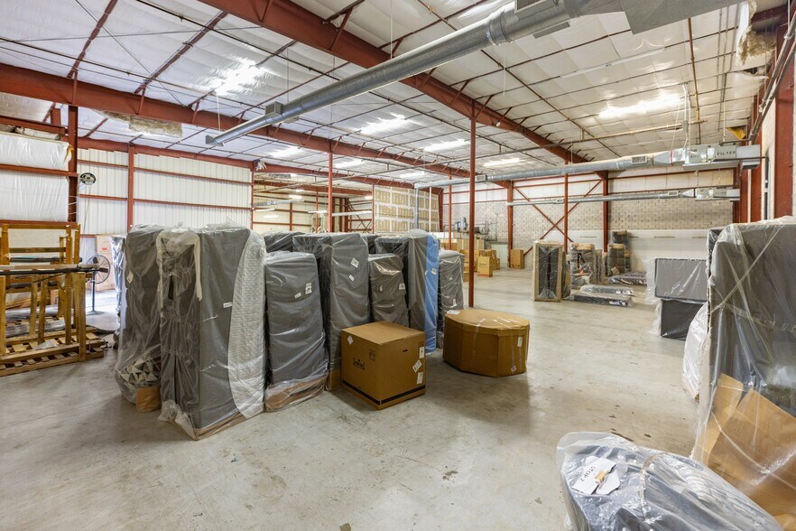 More Photos Of 6588 N Military Trl, West Palm Beach Light Distribution For Lease