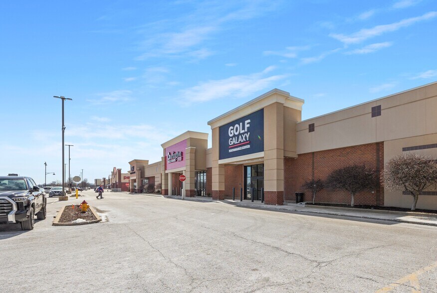 More Photos Of 6601-6621 N Illinois St, Fairview Heights Department Store For Sale