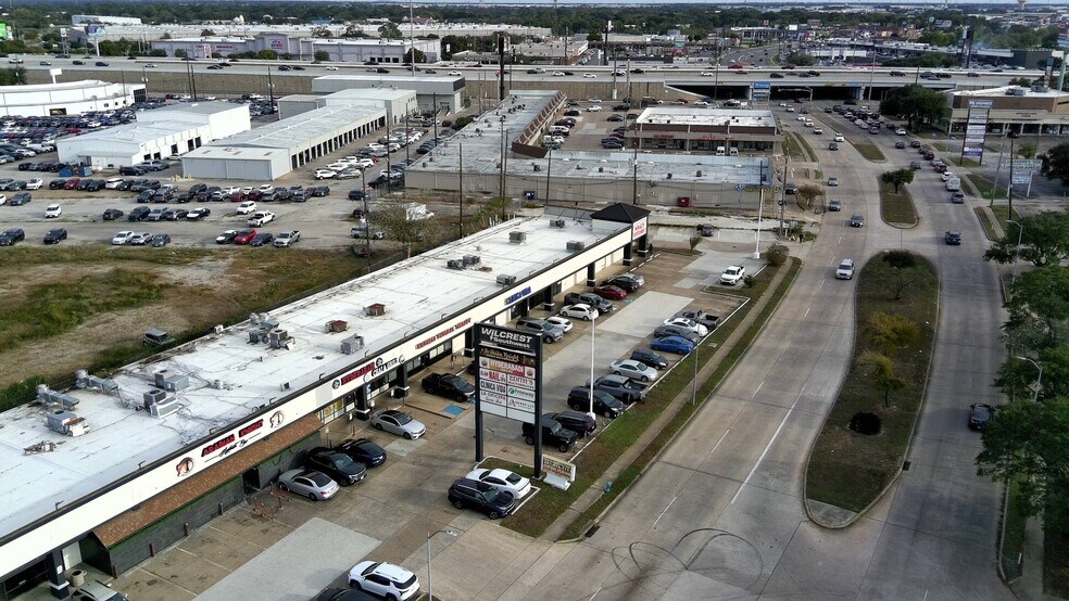 More Photos Of 11555 S Wilcrest Dr, Houston Storefront For Lease