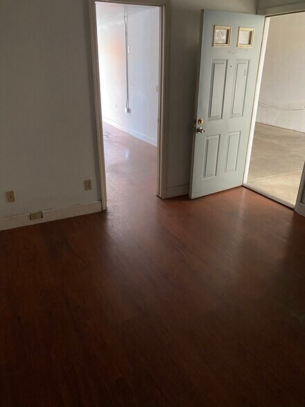 More Photos Of 5710 Auburn Blvd, Sacramento Warehouse For Sale