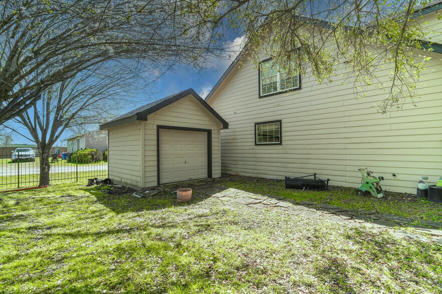 More Photos Of 12682 Shiloh Church Rd, Houston Office Residential For Sale