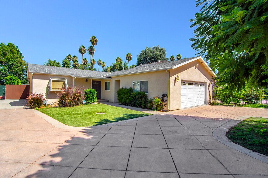 Primary Photo Of 22839 Dolorosa St, Woodland Hills Multifamily For Lease