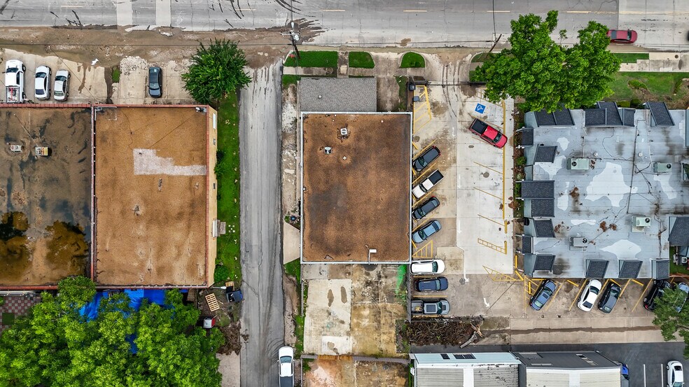 More Photos Of 914 W Commerce St, Dallas Showroom For Lease