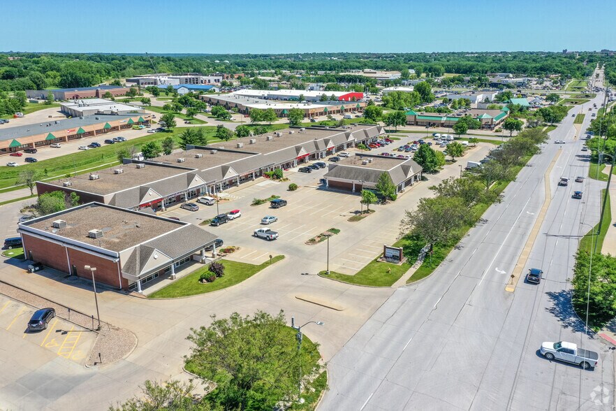 More Photos Of 2725-2819 100th St, Urbandale Unknown For Lease