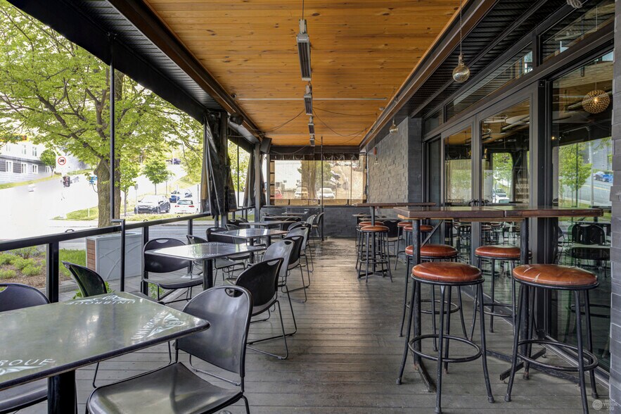 More Photos Of 11820-11900 Av 1Re, Saint-georges Restaurant For Sale