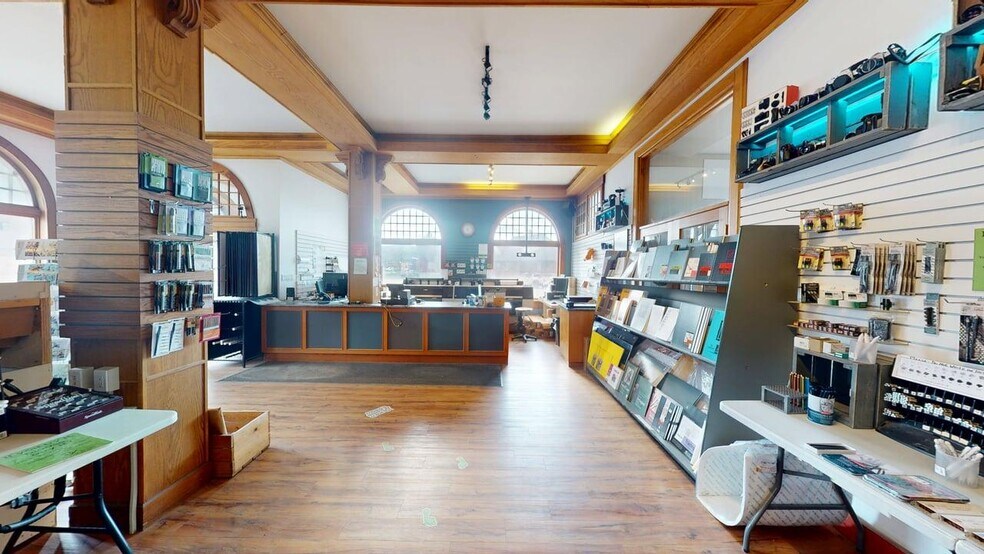 More Photos Of 800 Baker St, Cranbrook Storefront Retail Office For Sale
