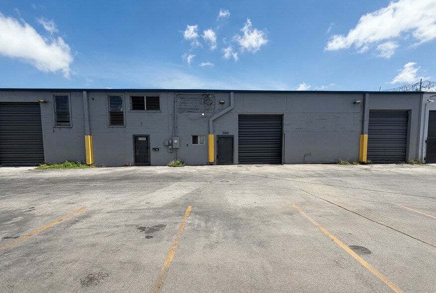 Primary Photo Of 3904 NW 32 Ave, Miami Warehouse For Sale