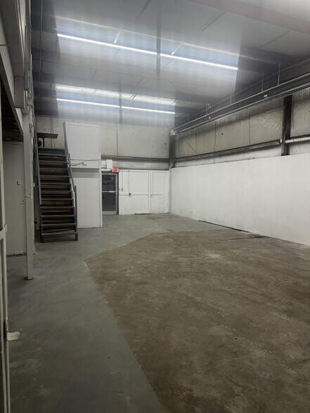 More Photos Of 4240 Lisa Dr, Tipp City Warehouse For Lease