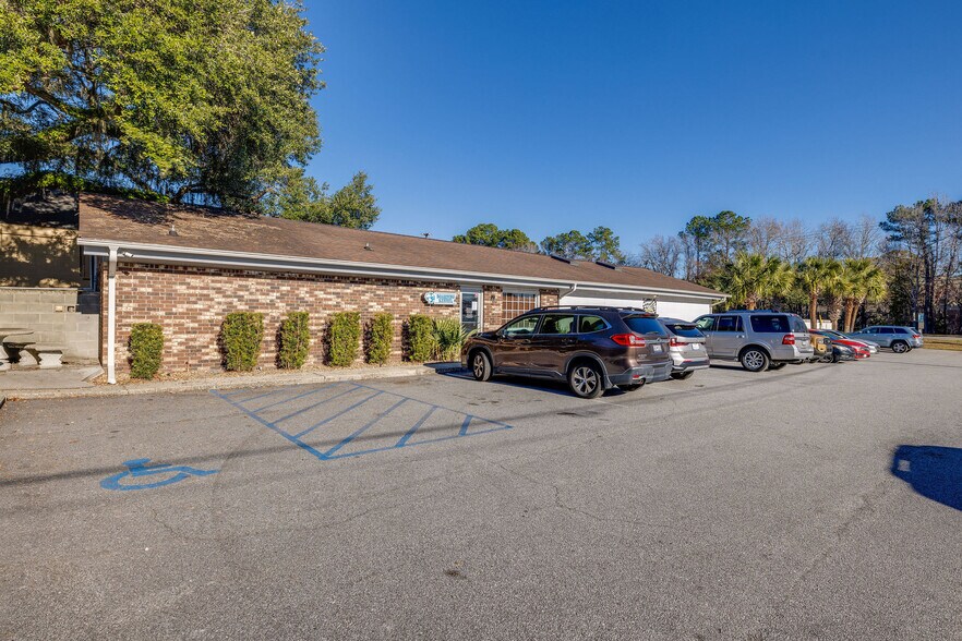 More Photos Of 5617 Dorchester Rd, North Charleston Veterinarian Kennel For Lease