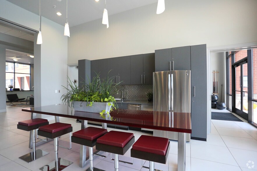 More Photos Of 1520 S 5th St, Saint Charles Unknown For Lease