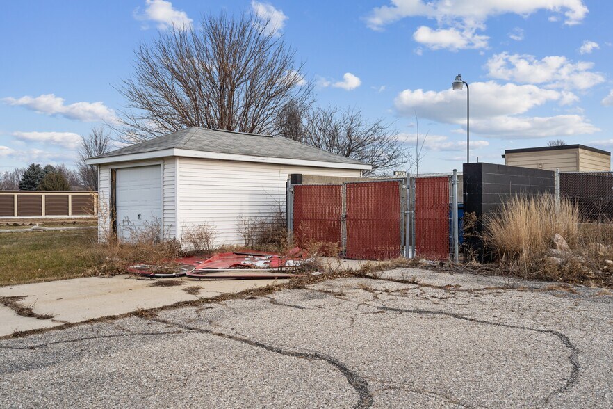 More Photos Of 10 Plaza Dr, Clear Lake Fast Food For Sale