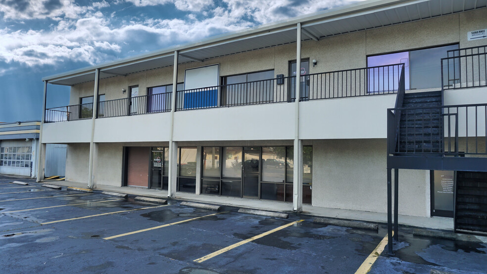 Primary Photo Of 15 E Montgomery Cross Rd, Savannah Office For Lease