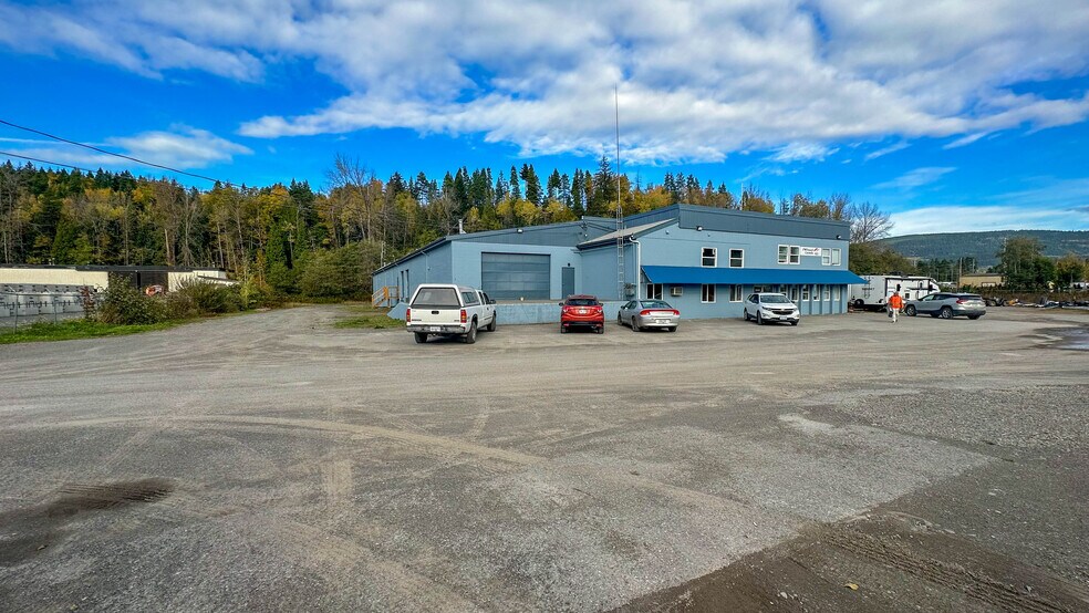 More Photos Of 5130 Park Av, Terrace Industrial For Lease