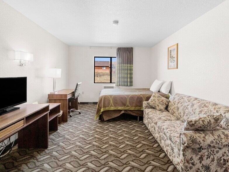 More Photos Of 1412 Warm Springs Dr, Dubois Hotel For Sale