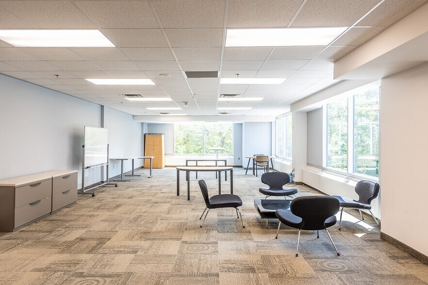 More Photos Of 2737 Joseph Howe Dr, Halifax Office For Lease