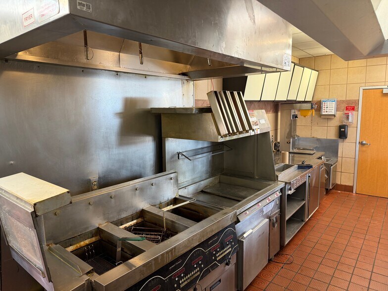More Photos Of 5560 W Central Ave, Toledo Fast Food For Sale