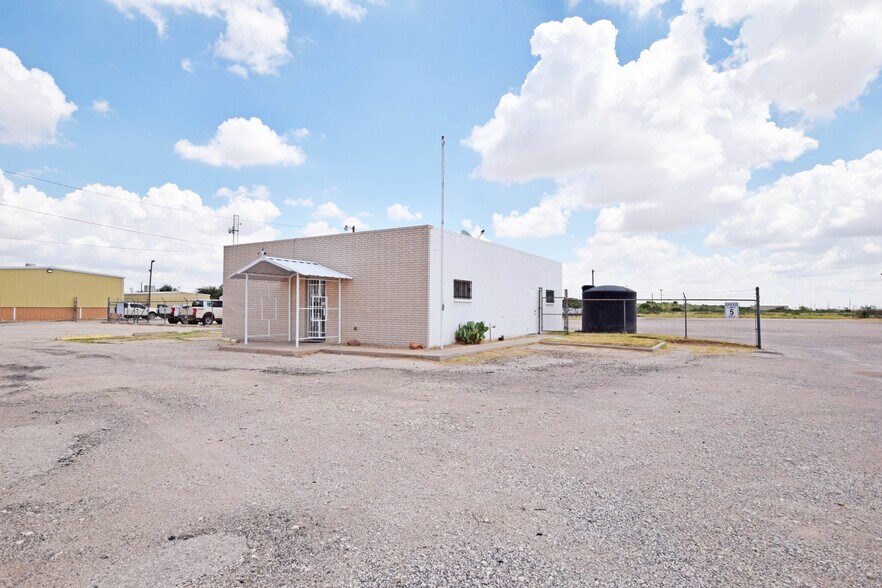Primary Photo Of 1003 S County Rd W, Odessa Office For Lease