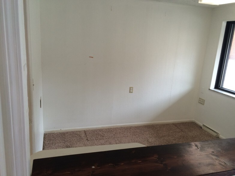 More Photos Of 820 Midland Ave, Midland Storefront Retail Residential For Lease