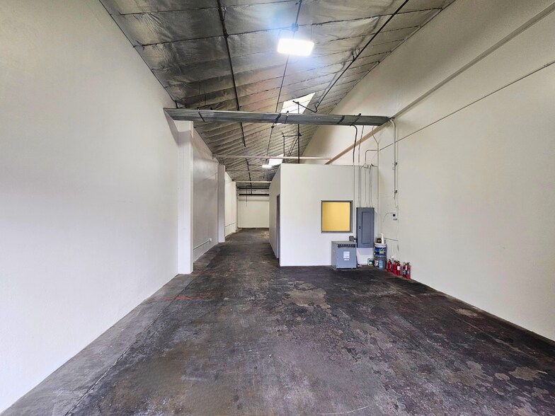 More Photos Of 1711-1723 E 58th Pl, Los Angeles Manufacturing For Lease