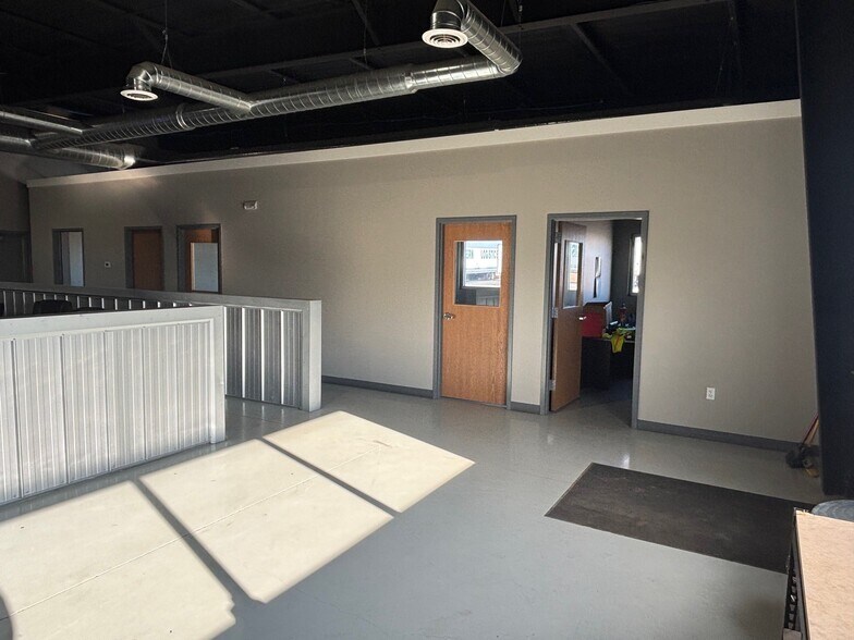 More Photos Of 4915 E Colonville Rd, Clare Warehouse For Lease