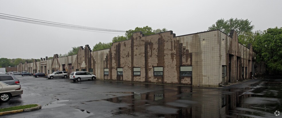 Primary Photo Of 1460 N Clinton Ave, Bay Shore Warehouse For Lease