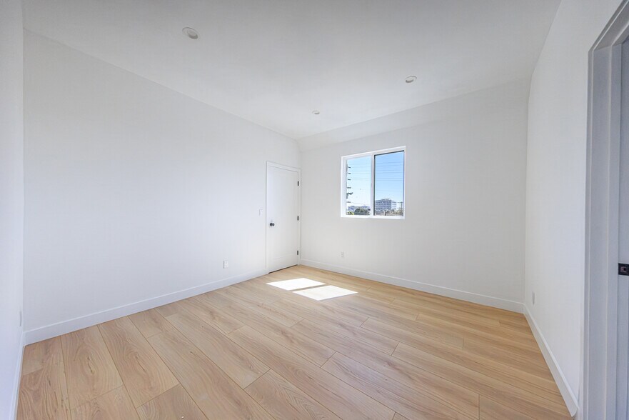 More Photos Of 1954-1958 Purdue Ave, Los Angeles Apartments For Sale