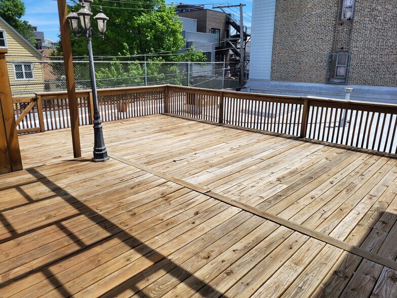 More Photos Of 2147 N Western Ave, Chicago Office For Lease