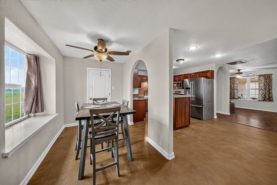 More Photos Of 4044 W FM 476, Poteet Flex For Sale