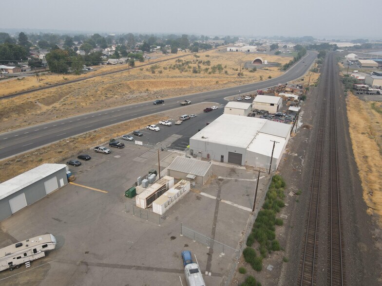 More Photos Of 1615 E Chemical Dr, Kennewick Distribution For Lease