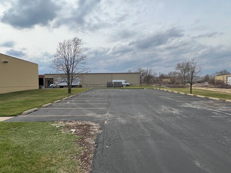 More Photos Of 2305 W Altorfer Rd, Peoria Light Manufacturing For Sale