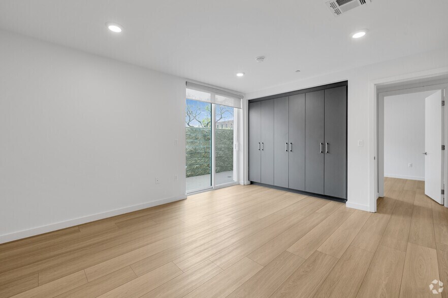 More Photos Of 1759 N Gower St, Los Angeles Apartments For Sale