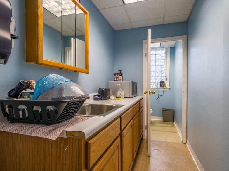 More Photos Of 50 Franklin St, Batavia Flex For Sale