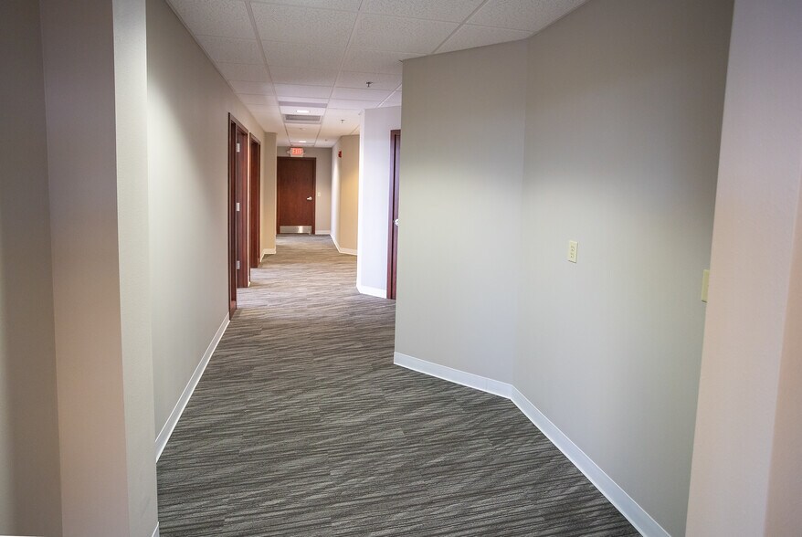 More Photos Of 19105 W Capitol Dr, Brookfield Medical For Lease