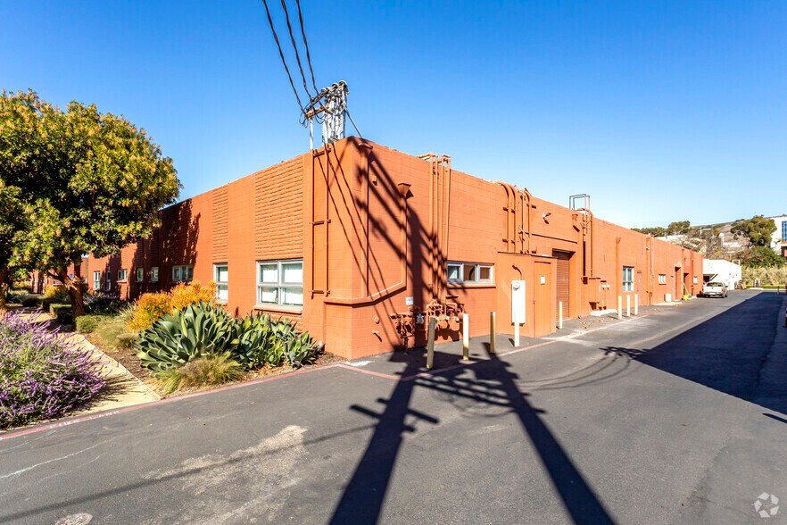 More Photos Of 10451-10455 Roselle St, San Diego Unknown For Lease