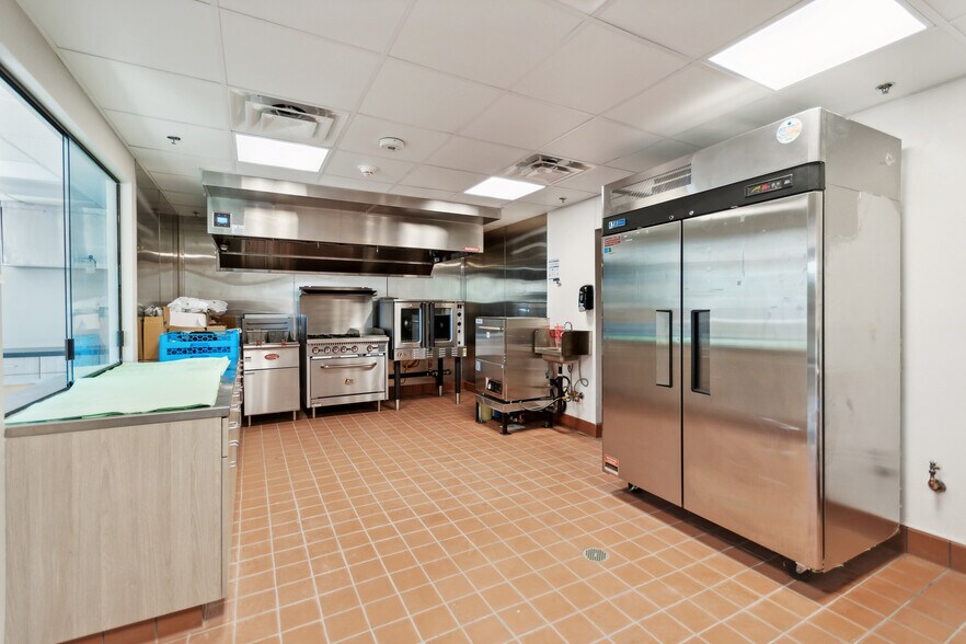 More Photos Of 1000 S Freeway, Tucson Rehabilitation Center For Lease