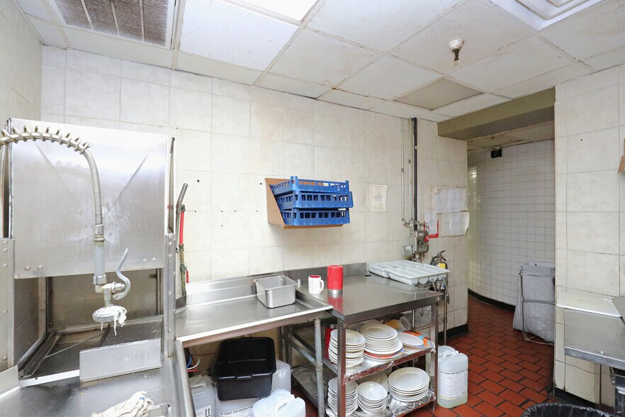 More Photos Of 37 John St, Kingston Apartments For Lease