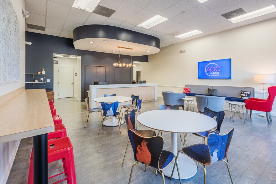 More Photos Of 10100 Park Cedar Dr, Charlotte Light Distribution For Lease