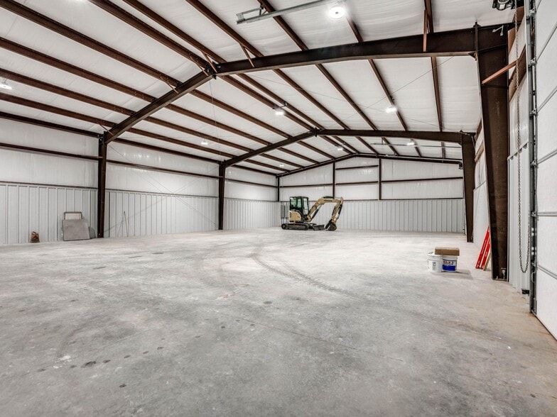 More Photos Of 1736 Red Oak Lane, Guthrie Warehouse For Sale