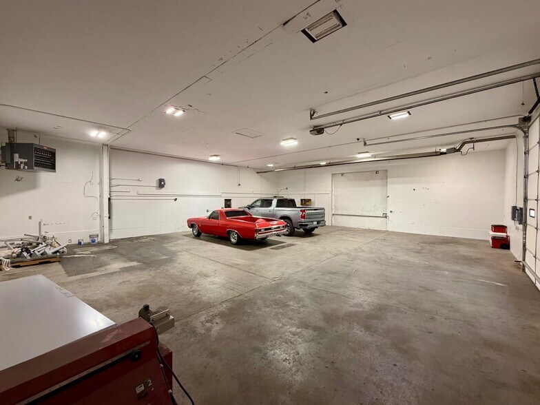More Photos Of 405 Lake Ave, Gothenburg Distribution For Sale