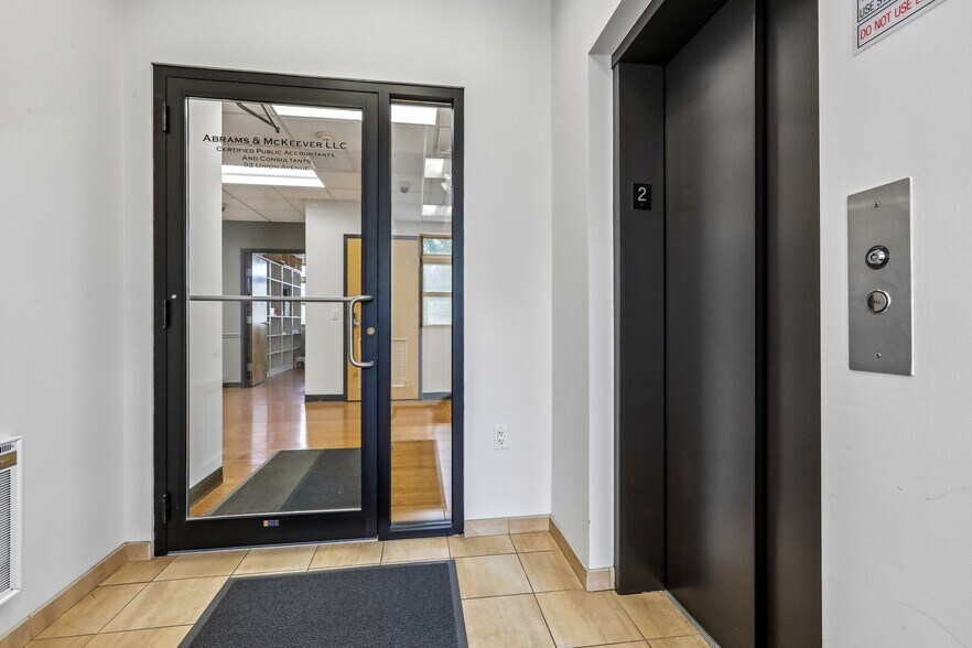 More Photos Of 92 Union Ave, Cresskill Office For Sale