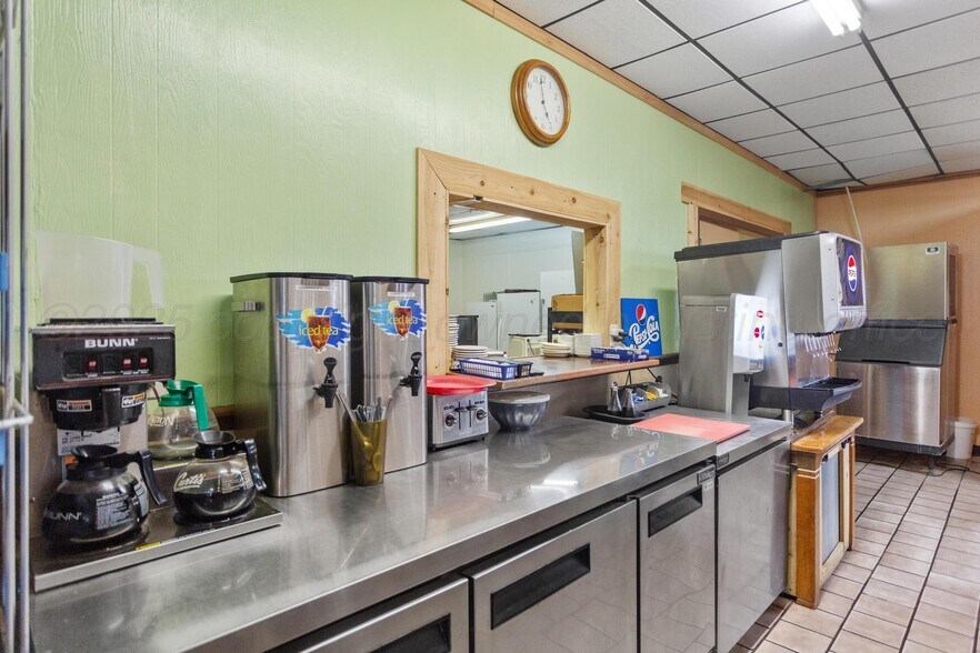 More Photos Of 103 Interstate 40, Shamrock Restaurant For Sale