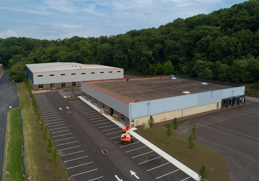 More Photos Of 2260-2270 Roswell Dr, Pittsburgh Light Distribution For Lease