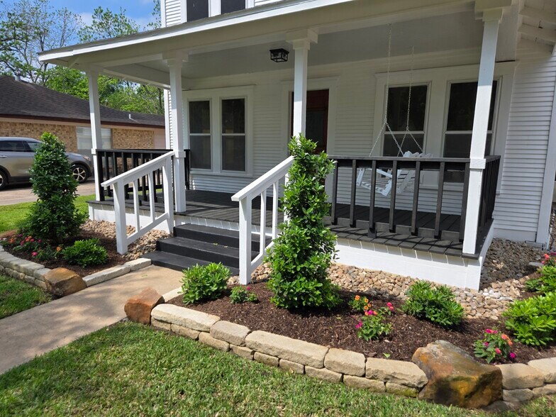 More Photos Of 1523 Avenue C, Katy Flex For Lease