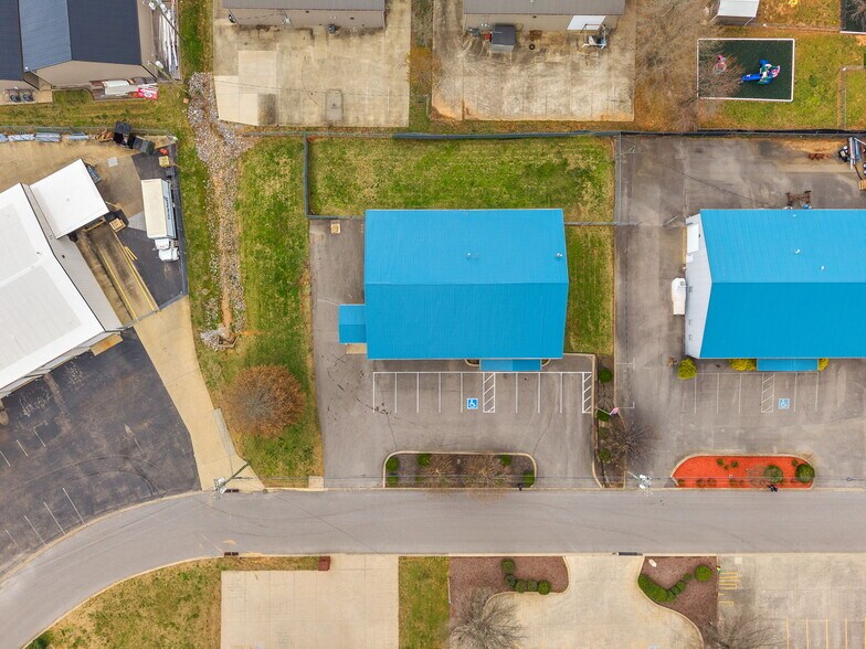 More Photos Of 1799 Alpine Dr, Clarksville Warehouse For Lease