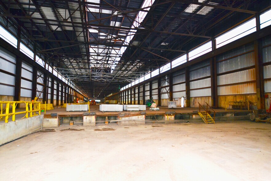 More Photos Of 1001 College St, Madison Manufacturing For Lease