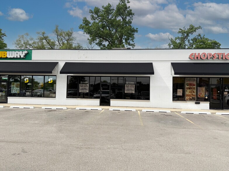 More Photos Of 1910-1990 Central Rd, Rolling Meadows Freestanding For Lease