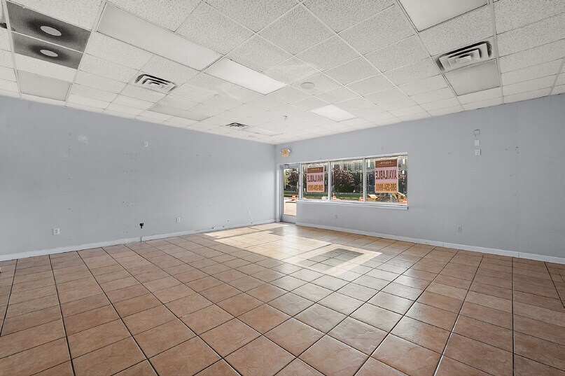 More Photos Of 509-533 10th St, Port Huron Storefront For Lease
